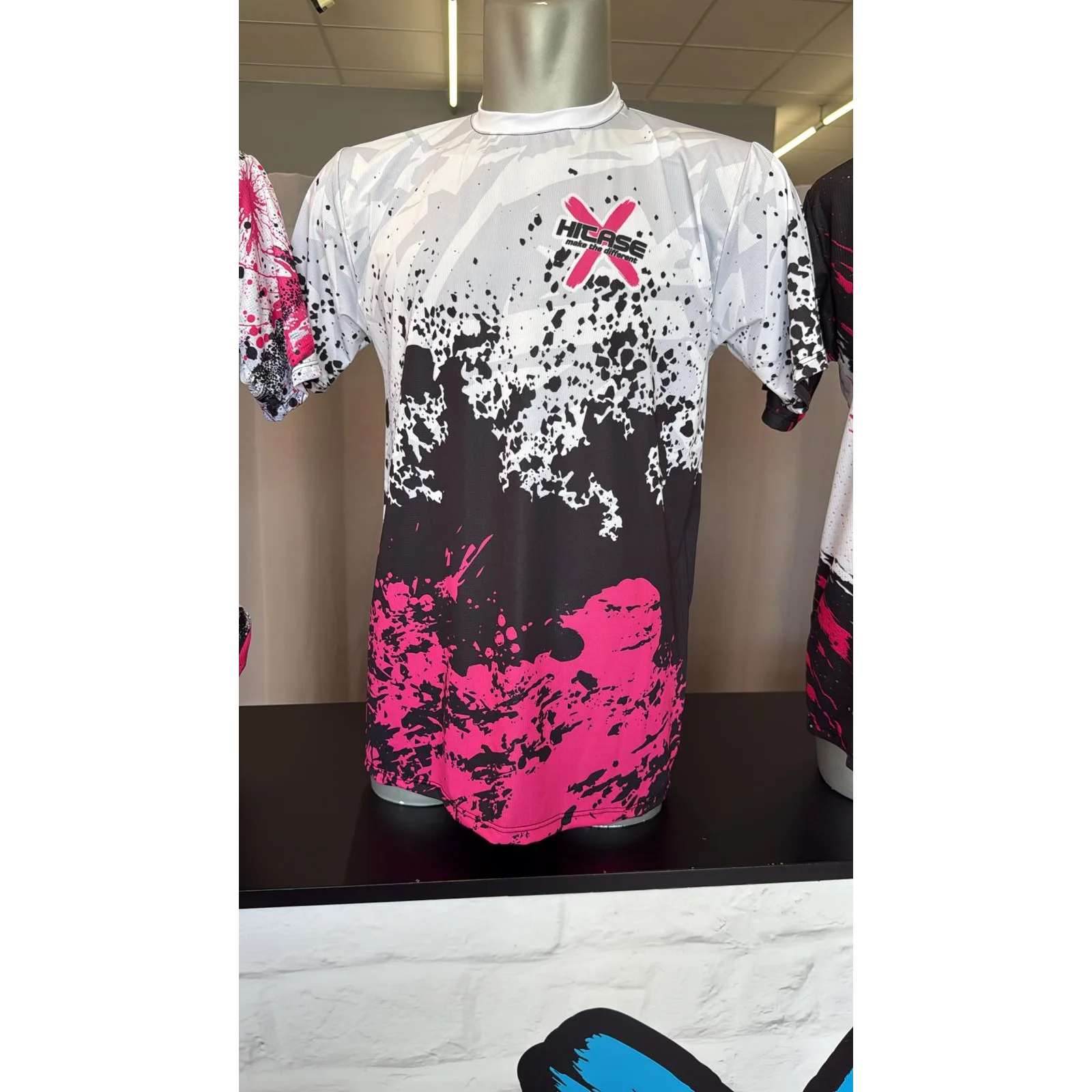 Camiseta Hitase Dakar streetwear exclusiva de edición limitada